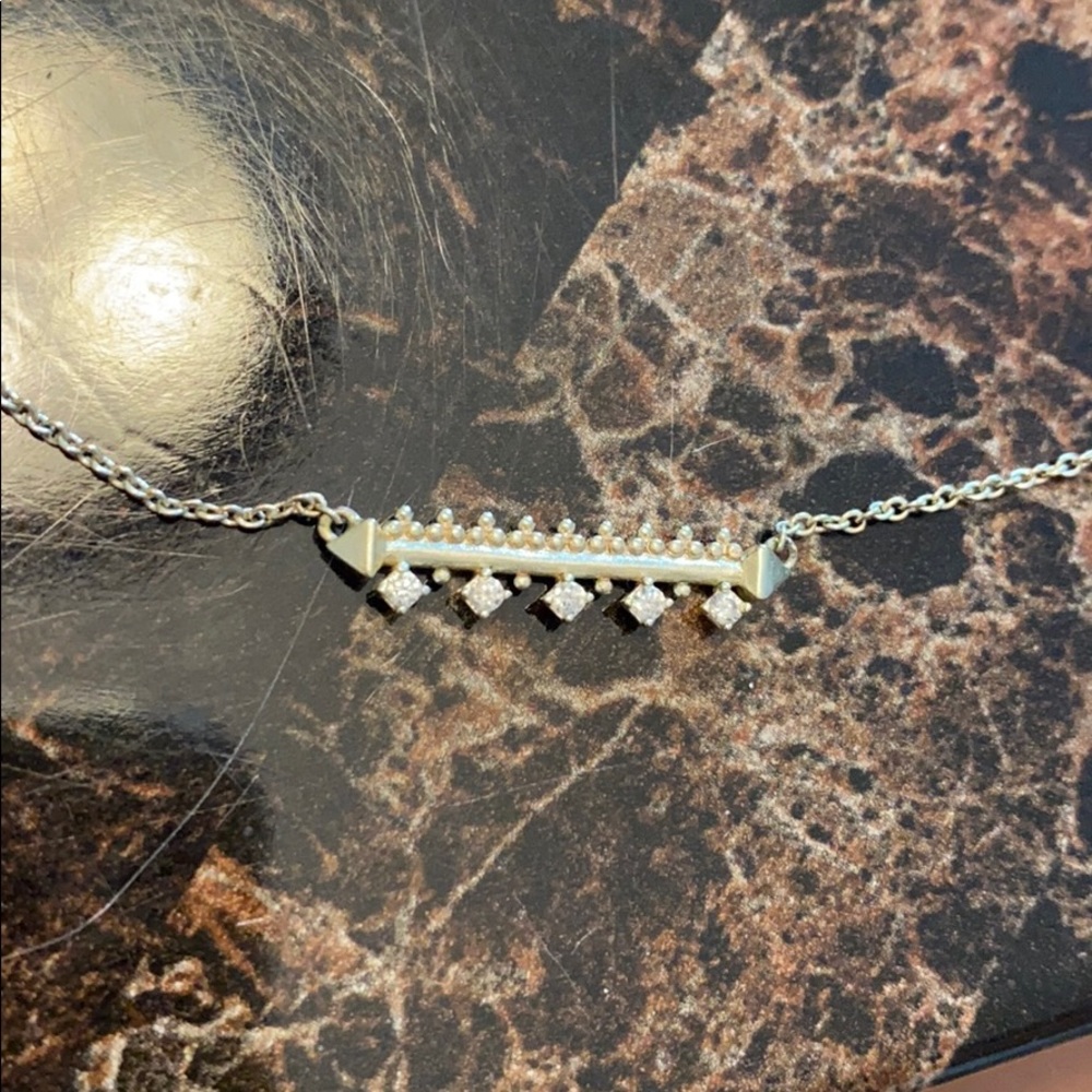 Kendra Scott necklace
